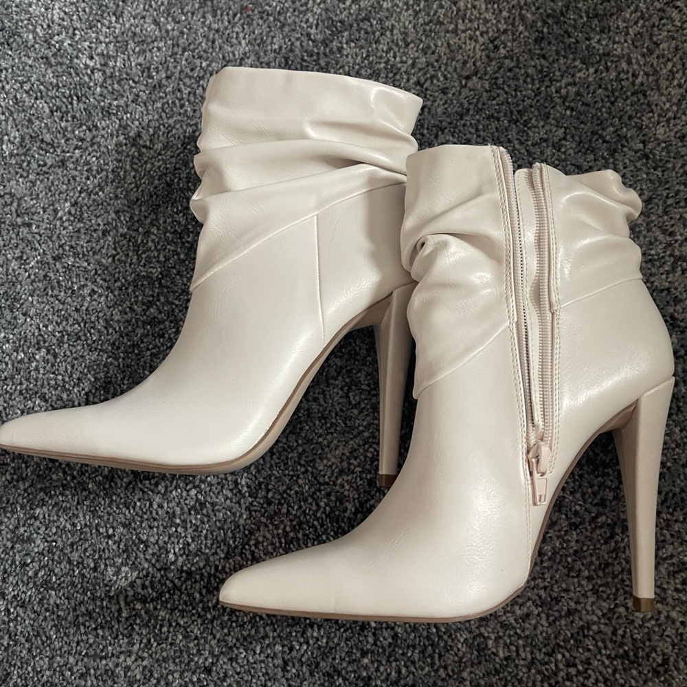 Shoe Dazzle Cream Slouchy Pointed-Toe Stiletto Ankle Boots